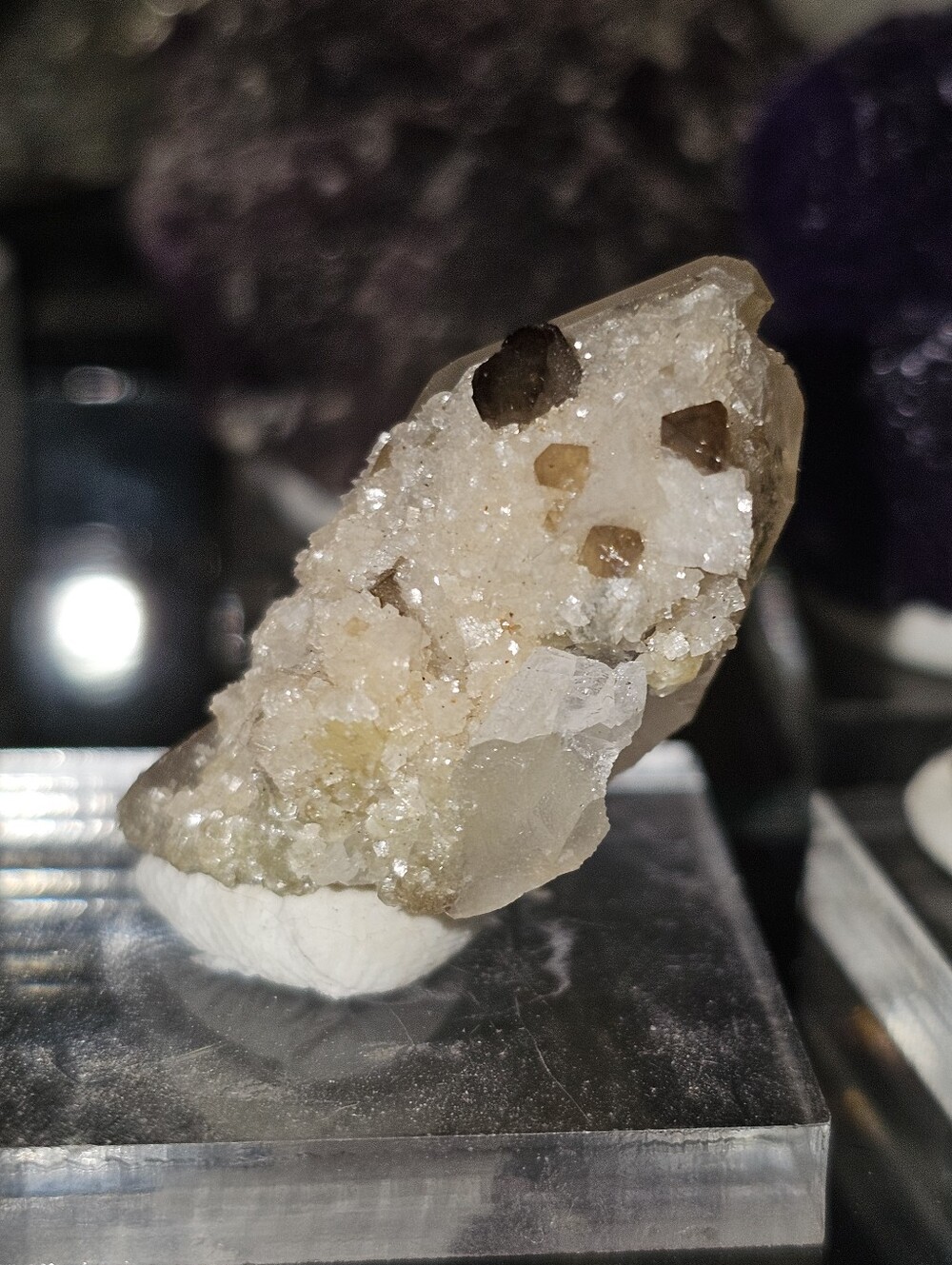 Dolomite And Sheelite On Quartz YGX